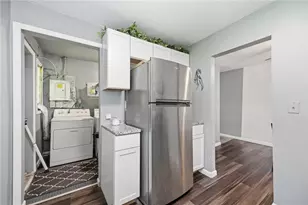 8269 Sandy Ln, Cincinnati, OH 45239 - Photo 10