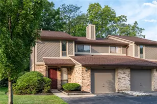 696 Hidden Valley Ct, Fairborn, OH 45324 - Photo 2
