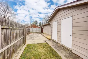 555 East Dr, Dayton, OH 45419 - Photo 22