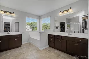 10135 Meadow Woods Ln, Centerville, OH 45458 - Photo 16
