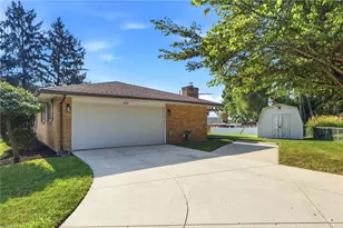 2630 Hazelbrook Dr, Butler Twp, OH 45414 - Photo 4