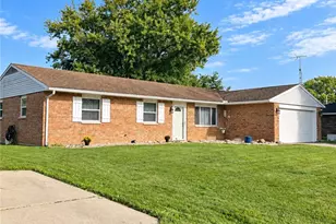 2403 Newcastle Dr, Troy, OH 45373 - Photo 2