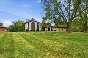 910 Sunnycreek Dr, Centerville, OH 45458 - Photo 2