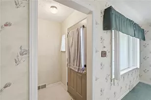 3781 Knollwood Dr, Beavercreek, OH 45432 - Photo 4