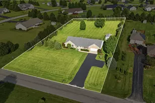 135 Country Manor Dr, Wilmington, OH 45177 - Photo 2