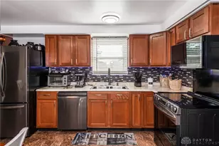 7600 Stonecrest Dr, Huber Heights, OH 45424 - Photo 14