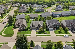 360 Woodstream Dr, Springboro, OH 45066 - Photo 2