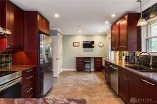 6912 Morrow Dr, Clayton, OH 45415 - Photo 14