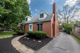 406 Spirea Dr, Oakwood, OH 45419 - Photo 2