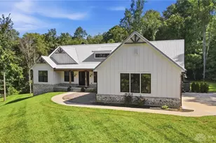 210 Blue Jay Way, Wilmington, OH 45177 - Photo 2