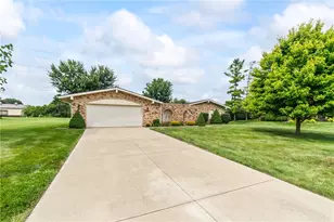 845 Burnside Dr, Tipp City, OH 45371 - Photo 2