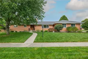 829 Lovetta Dr, Kettering, OH 45429 - Photo 1