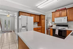 8807 Deer Valley Dr, Huber Heights, OH 45424 - Photo 10