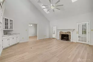 889 Timberlake Ct, Dayton, OH 45429 - Photo 10