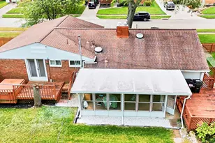 941 Hollendale Dr, Kettering, OH 45429 - Photo 2