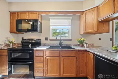 7702 Brams Hill Drive, Dayton, OH 45459 - Photo 18