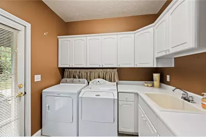 2730 Meadowpoint Drive, Troy, OH 45373 - Photo 32