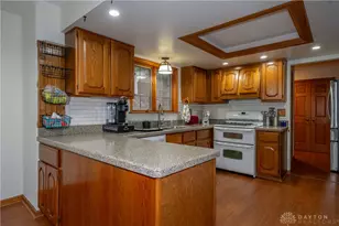 1874 Willowgreen Dr, Beavercreek, OH 45432 - Photo 4