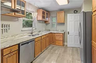 208 E Dorothy Ln, Kettering, OH 45419 - Photo 8