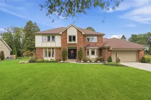 2091 Canterbury Ct, Troy, OH 45373 - Photo 6