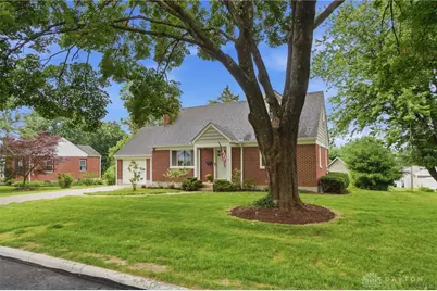 136 E Ridgeway Drive, Centerville, OH 45459 - Photo 2