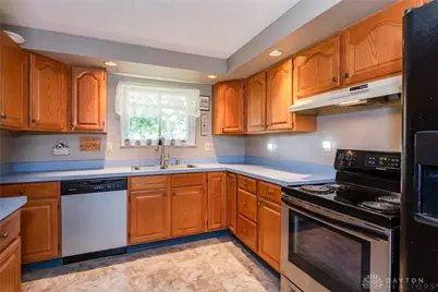1021 Cottage Court Drive, Fairborn, OH 45324 - Photo 12
