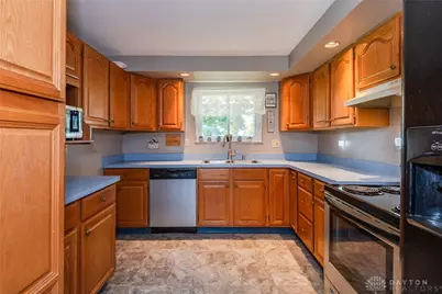 1021 Cottage Court Drive, Fairborn, OH 45324 - Photo 10