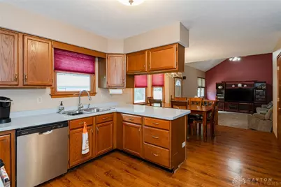 10053 Village Tree Court, Miamisburg, OH 45342 - Photo 8