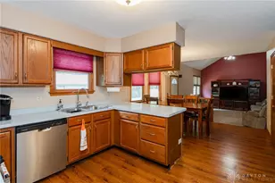 10053 Village Tree Ct, Miamisburg, OH 45342 - Photo 8