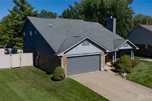 8860 Christygate Ln, Huber Heights, OH 45424 - Photo 2