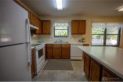 8860 Christygate Lane, Huber Heights, OH 45424 - Photo 10