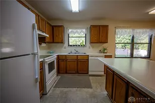 8860 Christygate Ln, Huber Heights, OH 45424 - Photo 10