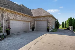 1025 Rosewood Creek Dr, Troy, OH 45373 - Photo 2