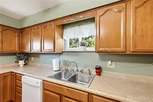 186 Meadow Ln, Springfield, OH 45505 - Photo 16