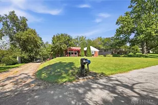186 Meadow Ln, Springfield, OH 45505 - Photo 4