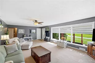 186 Meadow Ln, Springfield, OH 45505 - Photo 2