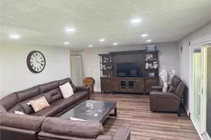 202 Anton Ct, Centerville, OH 45458 - Photo 2