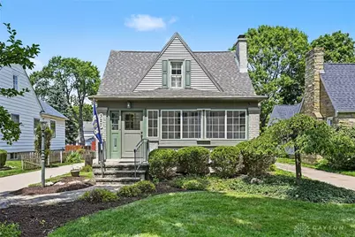 327 East Drive, Oakwood, OH 45419 - Photo 2