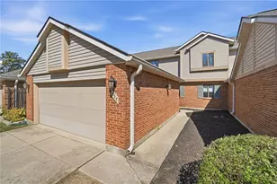 757 Hidden Cir, Washington Twp, OH 45458 - Photo 4