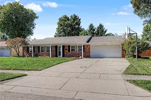 1167 Park Forest Dr, Vandalia, OH 45377 - Photo 2