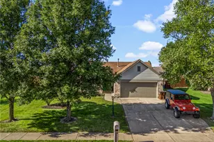 6854 Sun Ridge Dr, Waynesville, OH 45068 - Photo 2