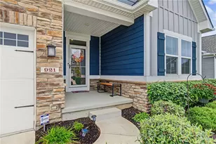 921 Cedar Grv Dr, Tipp City, OH 45371 - Photo 2