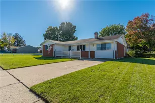 908 Linwood Dr, Troy, OH 45373 - Photo 2