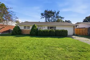 321 Mumford Dr, Troy, OH 45373 - Photo 2
