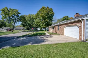 5301 Pickford Dr, Dayton, OH 45432 - Photo 2