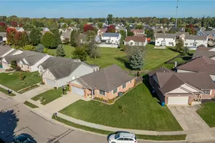421 Clover Hill Dr, Tipp City, OH 45371 - Photo 6