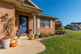 421 Clover Hill Dr, Tipp City, OH 45371 - Photo 4