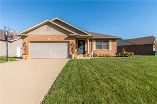 421 Clover Hill Dr, Tipp City, OH 45371 - Photo 2
