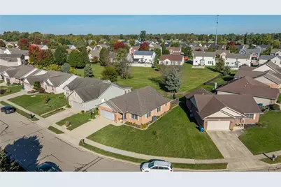 421 Clover Hill Drive, Tipp City, OH 45371 - Photo 6