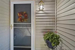 422 Waterfront Pl, Washington Twp, OH 45458 - Photo 8
